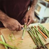 Škrabka na zeleninu Functional Form, pevná čepel, FISKARS 1079907 Škrabka na zeleninu Functional Form, pevná čepel, FISKARS 1079907