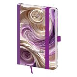 Diář kapesní VARIO Matragi Violet - týdenní / s gumičkou Diář kapesní VARIO Matragi Violet - týdenní / s gumičkou