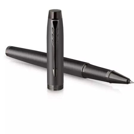 Roller PARKER IM Titanium Monochrome, hrot F - černá náplň Roller PARKER IM Titanium Monochrome, hrot F - černá náplň
