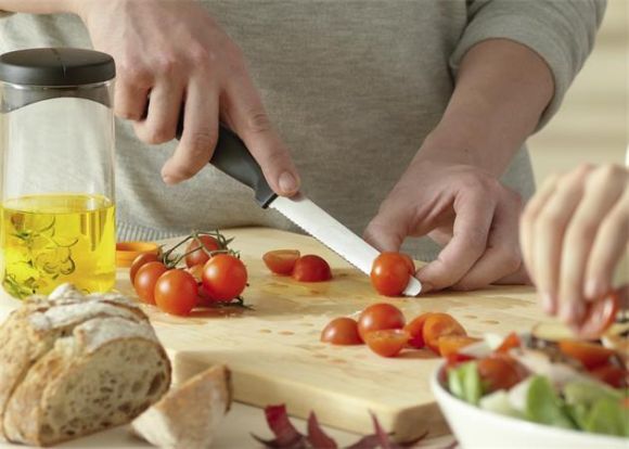 Nůž snídaňový Essential, 12 cm, FISKARS 1065569