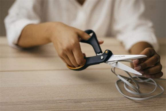 Nůžky univerzální Amplify, černá, 21 cm, FISKARS 1020224
