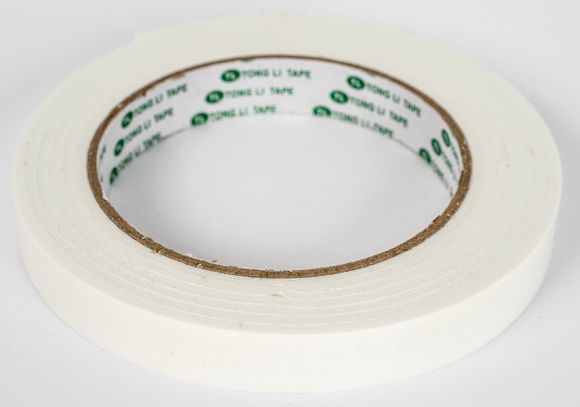 Lepicí páska oboustranná  - 8 mm x 2,2 m / bílá pěnová