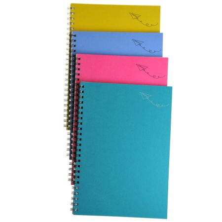 Blok Exclusive s boční spirálou - A4 / tečkovaná linka Blok Exclusive s boční spirálou - A4 / tečkovaná linka