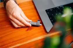 USB flash disk Dual QuickStick, šedá, 128 GB, USB-A / C 3.2 Gen1, VERBATIM 32040